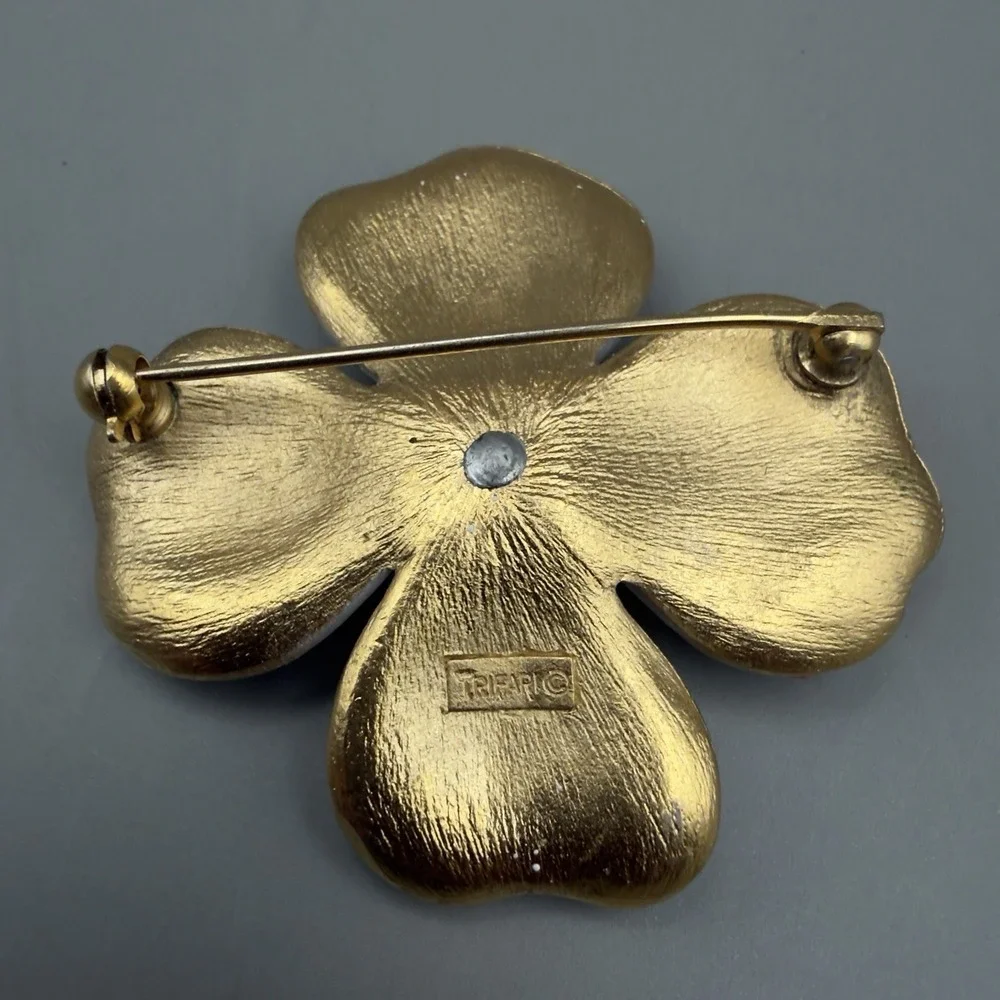 Vintage Trifari White Enamel Dogwood Flower Brooch Gold Tone Floral Pin Signed
